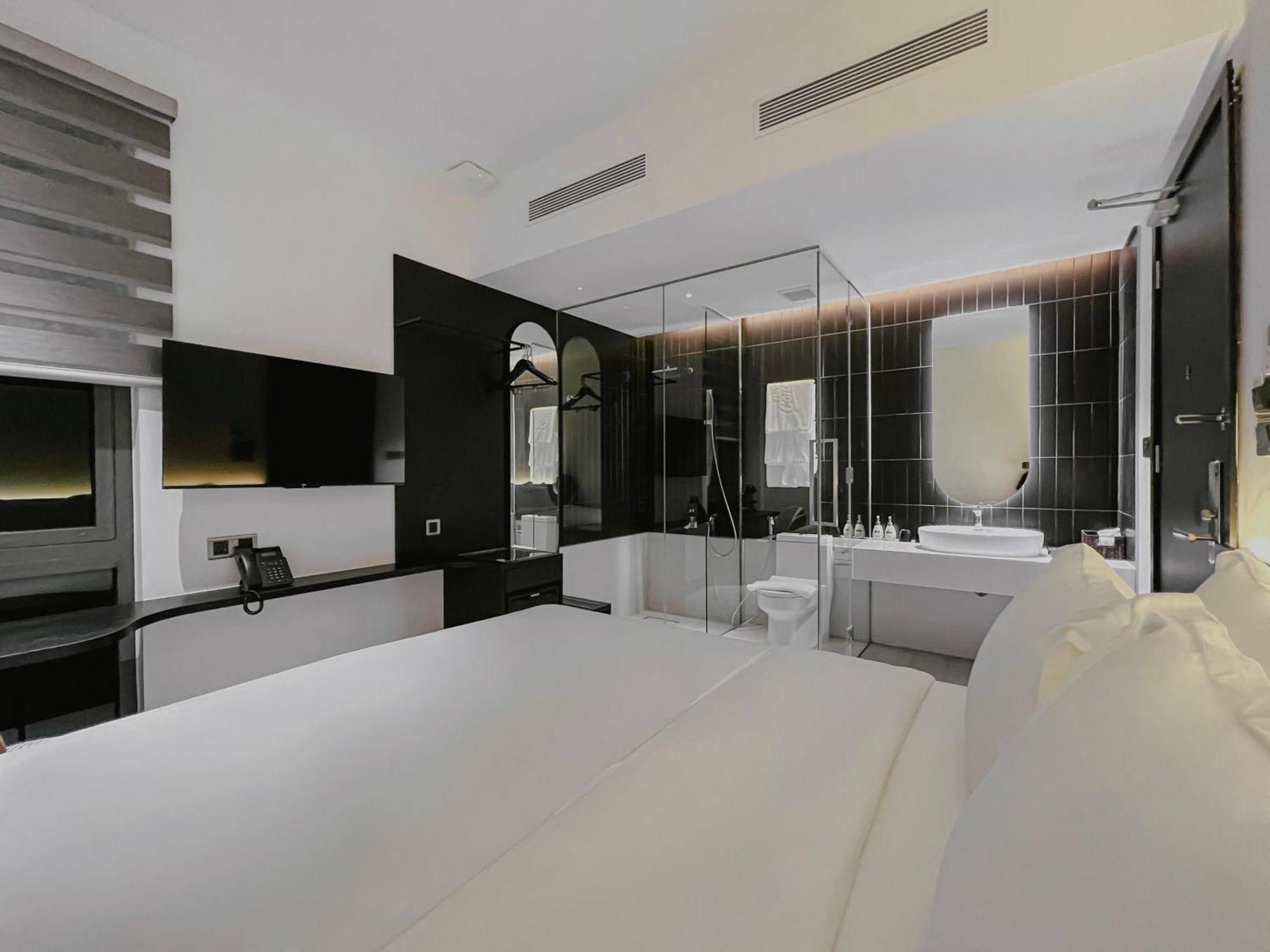 The Concept Hotel Hcmc- District 1 Хошимін Екстер'єр фото