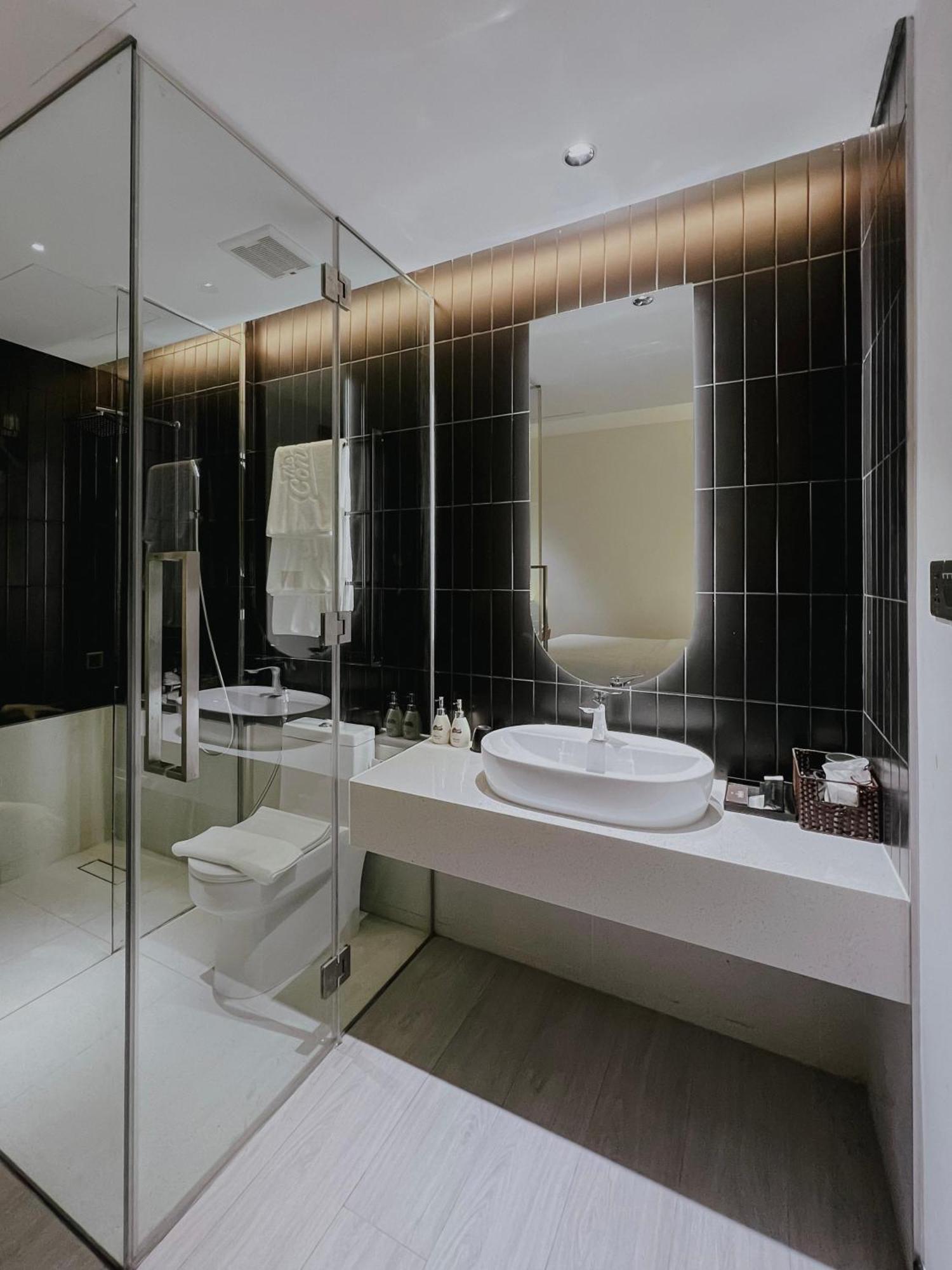 The Concept Hotel Hcmc- District 1 Хошимін Екстер'єр фото