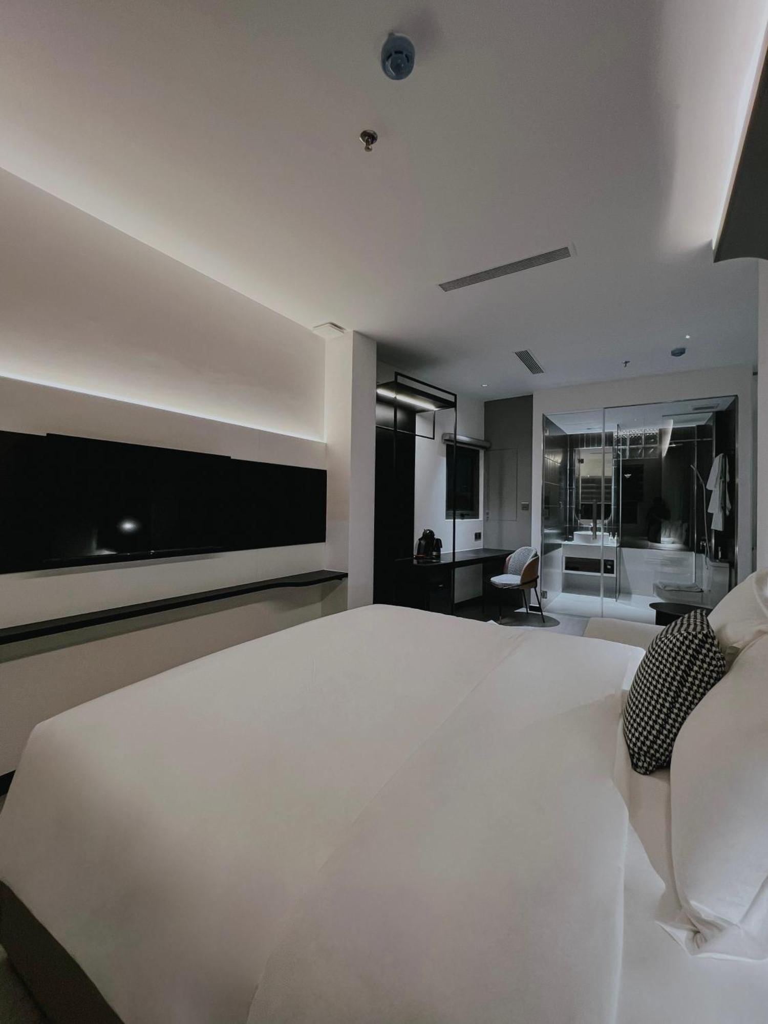 The Concept Hotel Hcmc- District 1 Хошимін Екстер'єр фото